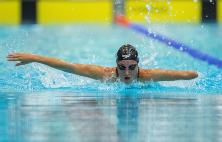 Foto de Sarai Gascón en la piscina. Imagen del CPE