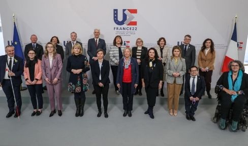 Foto de familia de los representantes que han participado en la Conferencia interministerial