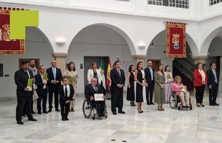 Foto de familia tras la entrega de premios