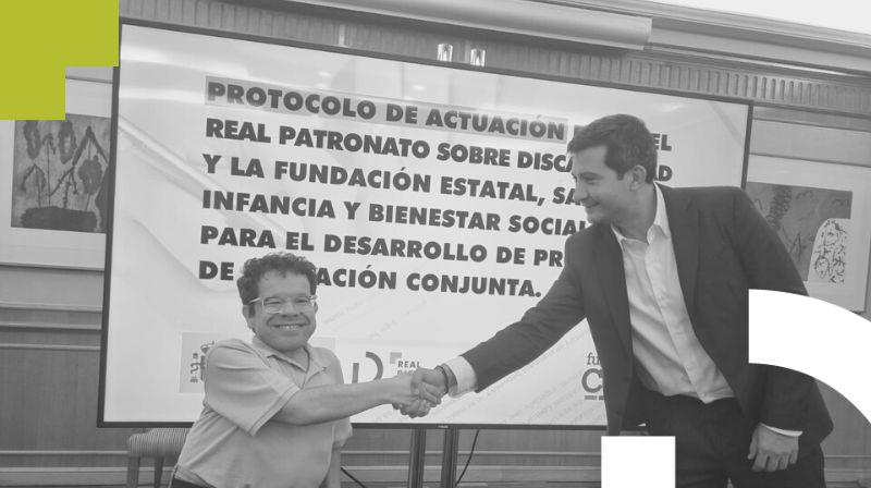 Foto de Jess Martn y scar Daz durante la firma del convenio