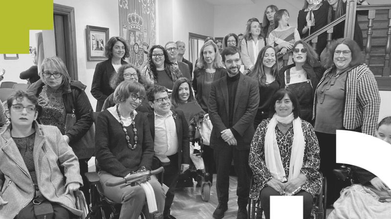 Foto de familia del acto institucional por el Da Internacional y Europeo de las Personas con Discapacidad