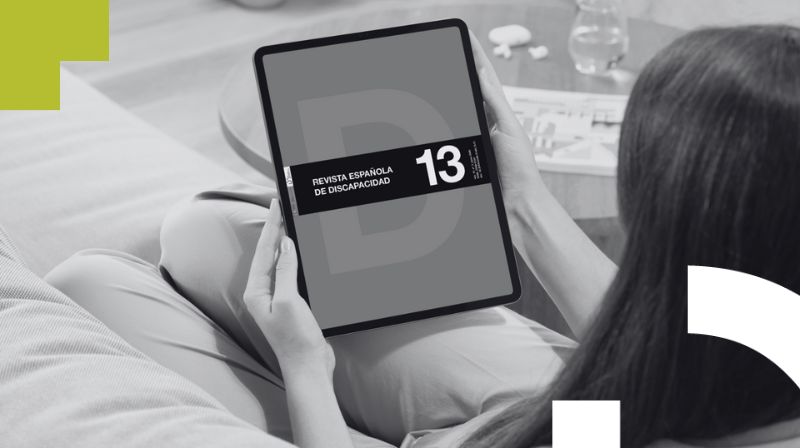 Foto de una mujer sosteniendo una tablet en las rodillas con la imagen de portada de REDIS V13N1 Foto de una mujer sosteniendo una tablet en las rodillas con la imagen de portada de REDIS V13N1