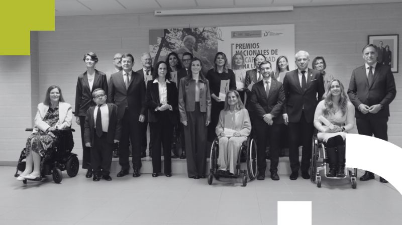 Foto de familia del acto de entrega de los Premios Nacionales de Discapacidad Reina Letizia