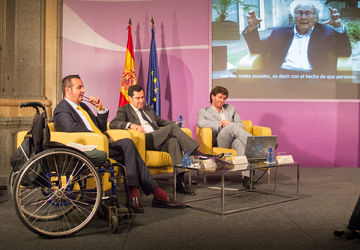 Foto Presentada la Revista Española de Discapacidad (REDIS)